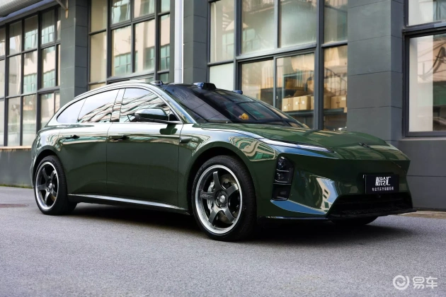 蔚来ET5T轮毂与卡钳华丽升级，绿色闪电新生