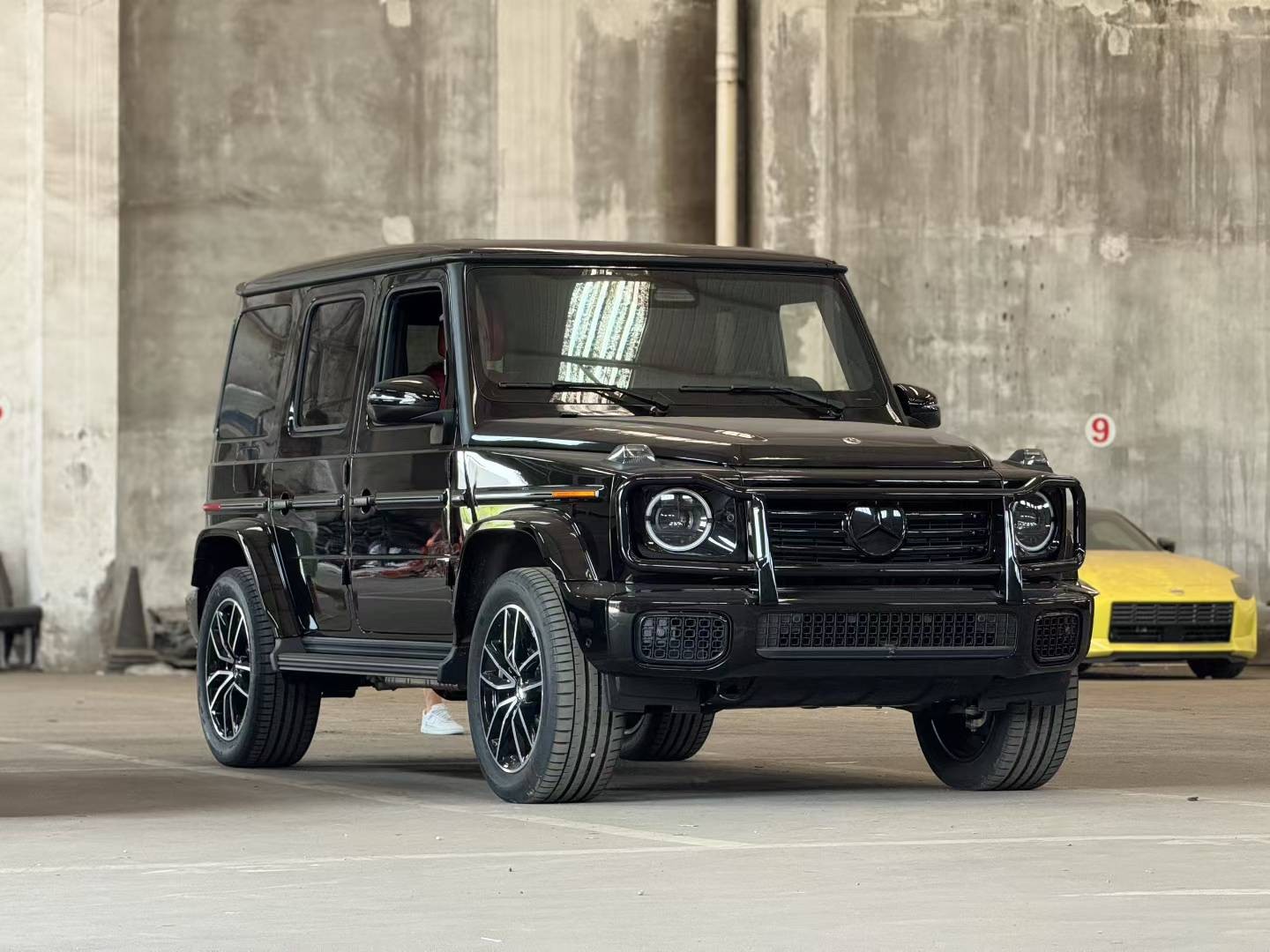 无论是价格配置 奔驰G550远超奔驰G500 现车实拍