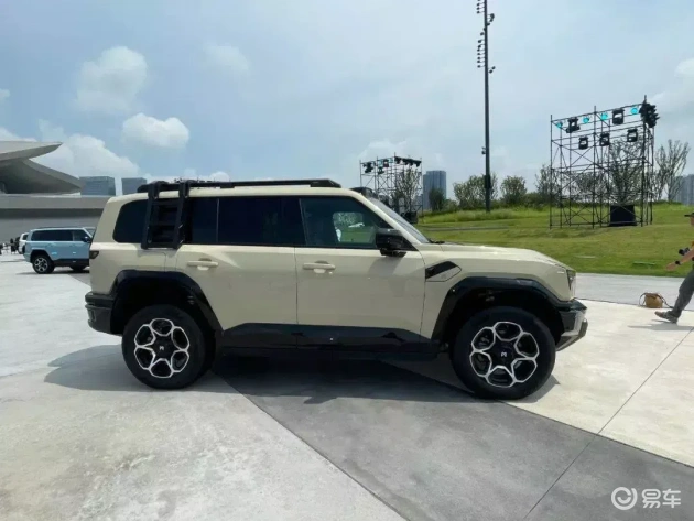 新车型猛士M817售价31.99万起,性价比咋样