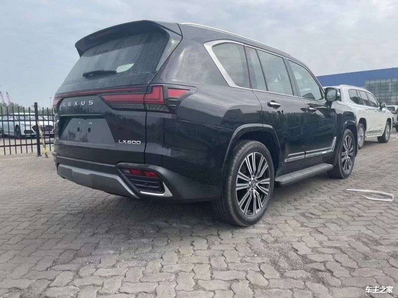 2024款雷克萨斯LX600中东配置价格解析