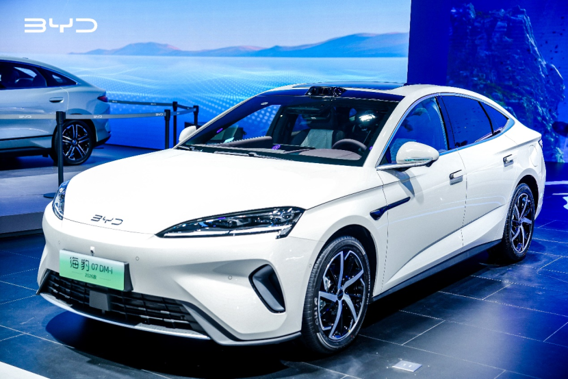 纯电续航230km 2026款海豹07DM-i亮相成都车展