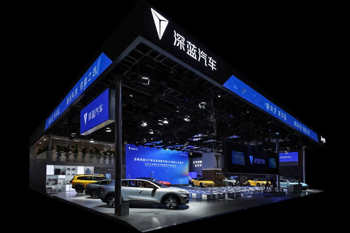 入门即豪华？全新深蓝S07成都车展首发亮相，搭载华为乾崑智驾