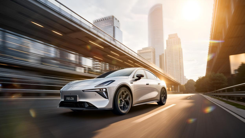三大黑科技首发！“长续航磁流变激光智能轿跑”深蓝L06亮相