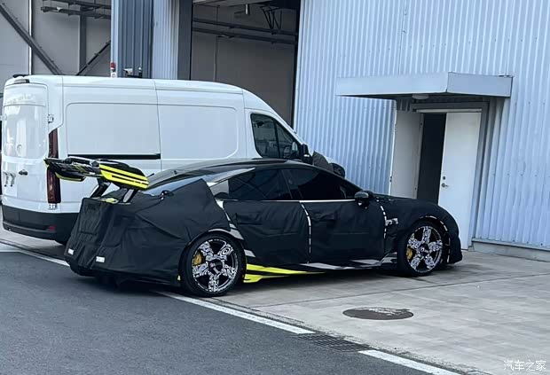 再次冲击纽北最速量产电动车？疑似新款小米SU7 Ultra原型车谍照
